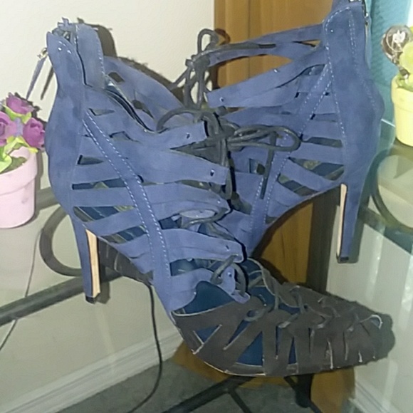 High heels - Picture 2 of 4